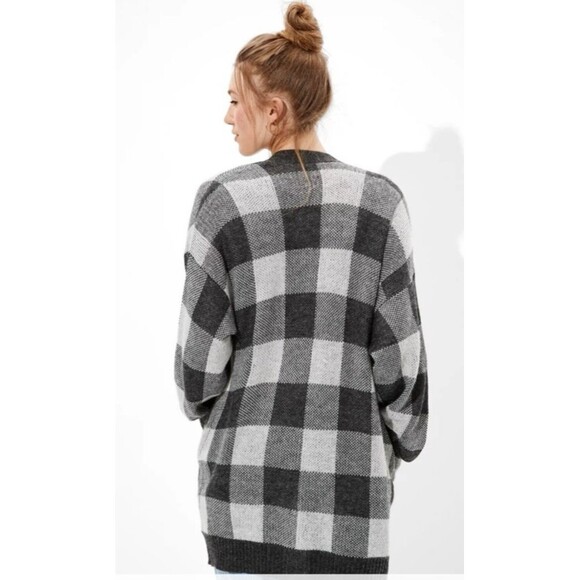 American Eagle Gray & White Buffalo Plaid Knit Cardigan Sweater Size Large - Picture 2 of 9